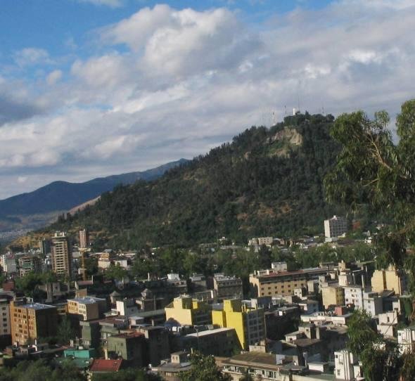 Museo Nacional de Bellas Artes e pirâmide de vidro em Santiago